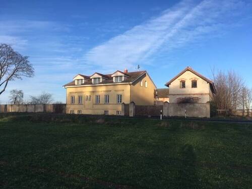 Vierseitenhof - Mehrfamilienhaus, Wohnhaus zum Kaufen in Schönefeld
