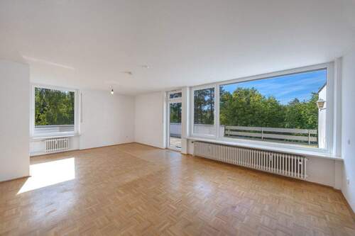 Wohnzimmer - BEZUGSFREIE 3-ZI.-DACHTERRASSEN-WOHNUNG MIT STELLPLATZ IN GRÄFELFING