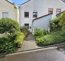 Gepflegtes Reihenhaus mit zwei Stellplätzen in ruhiger Lage zu verkaufen - Würzburg Lengfeld