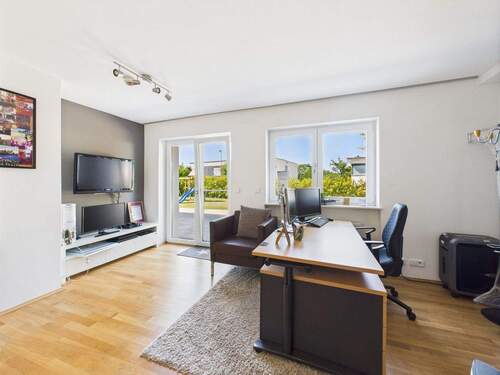 Zimmer EG mit Gartenzugang - 