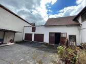 Innenhof mit Garagen - 