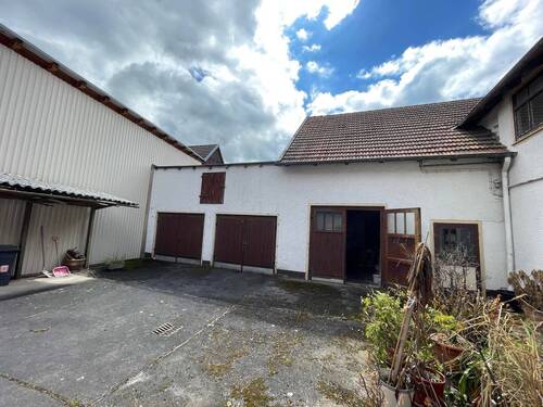 Innenhof mit Garagen - 