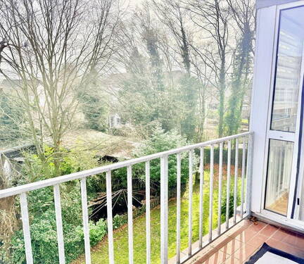 Bild 1 - Wohlfühlen!! Helle 2 Zi. mit Balkon zur Gartenseite!