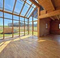 Wo Ruhe Wurzeln schlägt: Holz-Blockhaus mit viel Platz in idyllischer Lage! - Hohenthann Unkofen