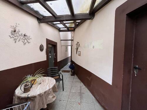 Durchgang zum Nebengebäude - Einfamilienhaus mit 150,00 m&sup2; in Greifenstein zum Kaufen