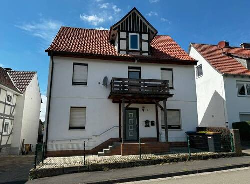 Bild1 - Vermietetes Zweifamilienhaus mit schönem Gartenbereich in zentraler Lage von Bad Wildungen