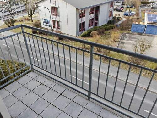 Balkon (Nord) vom Schlafzimmer aus begehbar - 