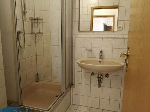 Gäste-WC m. Dusche - 