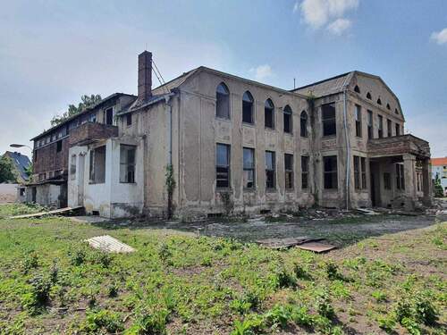 Ansicht von der Seite - Mehrfamilienhaus, Wohnhaus zum Kaufen in Bernburg (Saale)