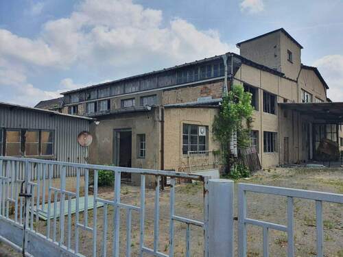 Ansicht von der Nebenstraße - Mehrfamilienhaus, Wohnhaus in Bernburg (Saale)