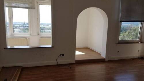 Wohnzimmer mit Ausblick - Mehrfamilienhaus, Wohnhaus mit 1,50 m² in Fritzlar zum Kaufen