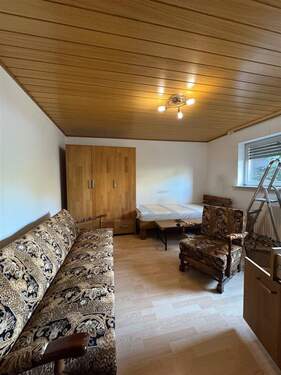 Wohnzimmer - 1 Zimmer Mehrfamilienhaus, Wohnhaus in Coburg