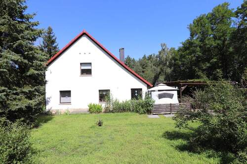 Straßenseite - Großzügiges Einfamilienhaus mit großem Grundstück & Waldanteil in Theeßen