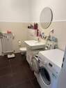 Badezimmer mit Waschmaschine - 