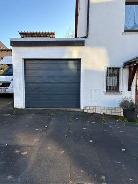Garage mit elektr. Tor - 