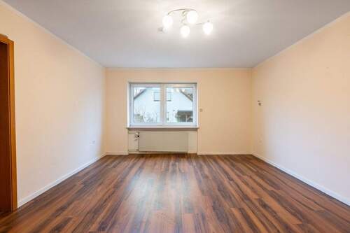 Wohnzimmer - 5 Zimmer Einfamilienhaus zum Kaufen in München