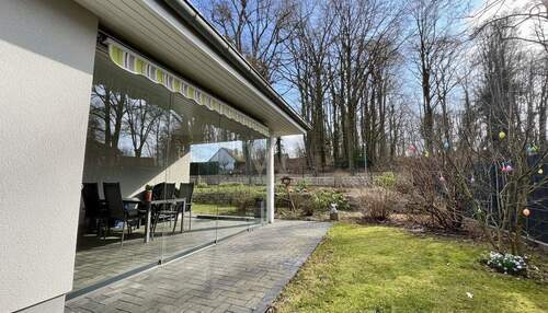 Seitenansicht mit Wintergarten - 