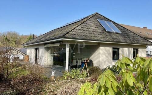 Blick auf's Haus vom Garten - 