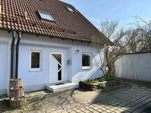 Bild 1 - FAMILIENFREUNDLICH - Doppelhaushälfte mit Garten