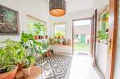 Hauseingang - Charme, Familienfreundlichkeit, großen Garten, Terrasse und Gestaltungsspielraum