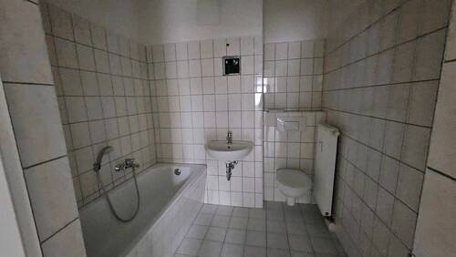 Bad Nr.2.jpg - 4 Zimmer Etagenwohnung zur Miete in Chemnitz