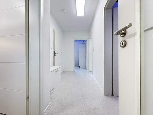 Flur Richtung Wohnzimmer - 