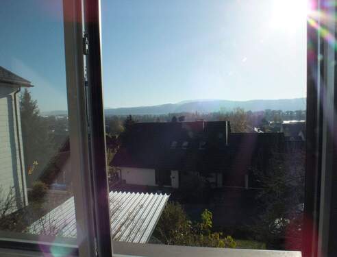 Ausblick - CHARMANTE DOPPELHAUSHÄLFTE MIT TOLLER LAGE UND FERNSICHT