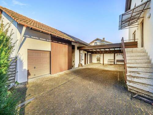 Nebengebäude mit Garage - 