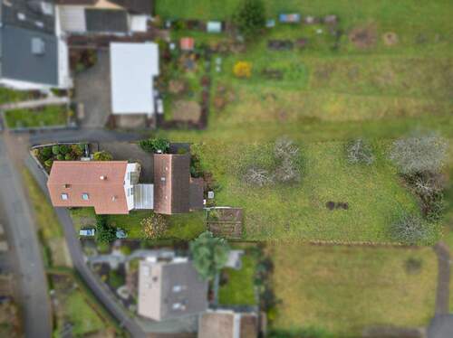 Luftaufnahme mit angrenzendem Garten - 