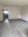 Leeres Wohnzimmer mit Boden - 