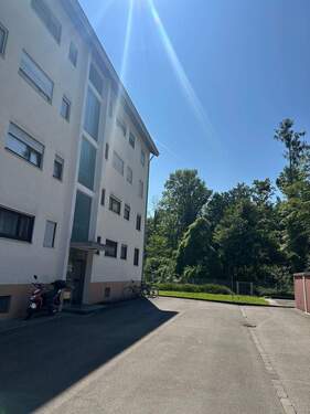 Wohngebäude mit Fahrrädern - 