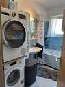 Badezimmer mit Waschmaschine - 