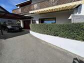 Terrasse und Carport-Stellplatz - 