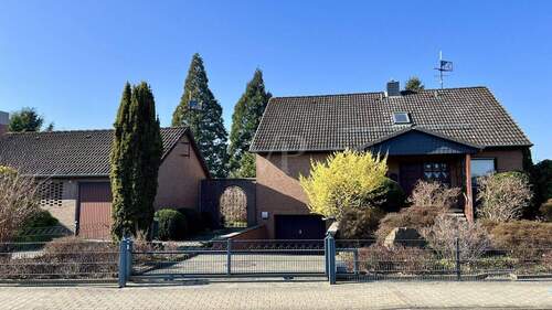 Vorderansicht - 4 Zimmer Einfamilienhaus zum Kaufen in Wrestedt