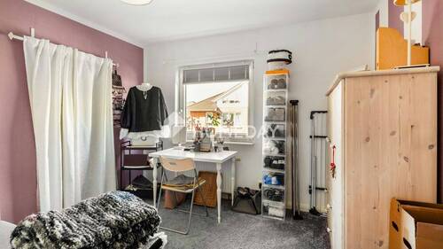 1. OG Schlafzimmer 1 - 