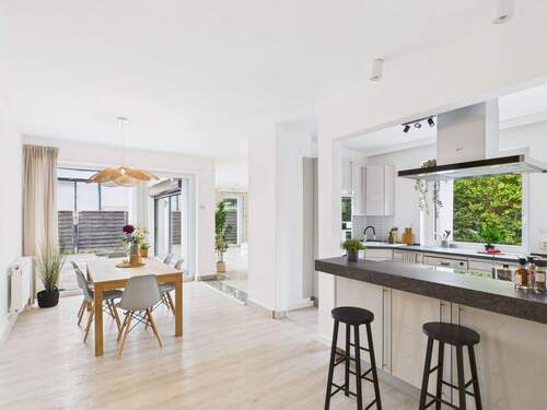 Küchen,- und Essbereich - 8 Zimmer Bungalow in Hamburg