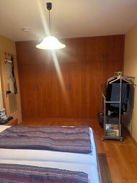 Schlafzimmer mit Kleiderschrank - 