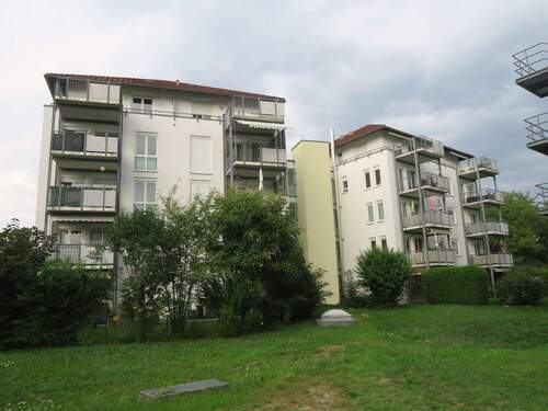 Wohngebäude mit Balkonen - ?? Moderne 3-Zimmer-Wohnung mit großem Balkon und Blick ins Grüne - Radolfzell am Bodensee