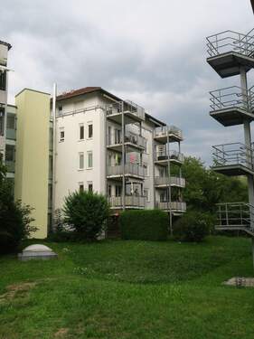 Mehrfamilienhaus mit Balkonen - 