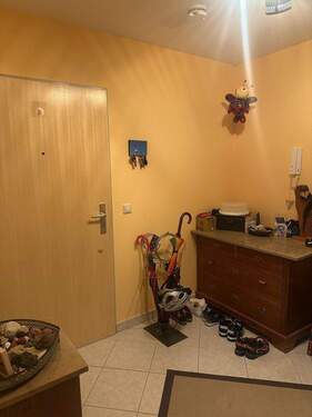 Eingangsbereich mit Kommode - 3 Zimmer Etagenwohnung zum Kaufen in Radolfzell am Bodensee