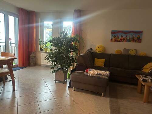 Helles Wohnzimmer mit Deko - 3 Zimmer Etagenwohnung in Radolfzell am Bodensee