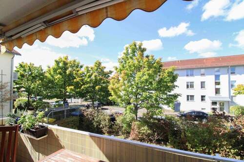 Ausblick Balkon - Vermietet - 3 Zimmer mit Balkon in ruhiger Lage