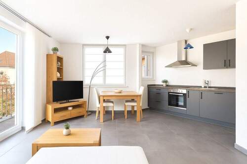 Wohn- und Esszimmer - 2 Zimmer Etagenwohnung zum Kaufen in Düsseldorf