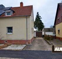 Doppelhaushälfte mit großem Garten in Saabrücken zu Verkaufen.