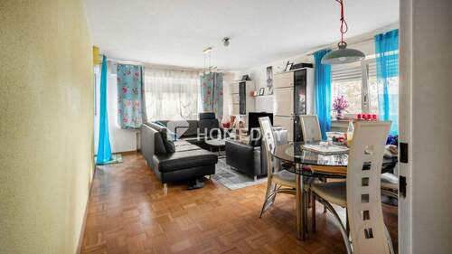 Wohnzimmer 1 - 3 Zimmer Etagenwohnung zum Kaufen in Gerlingen