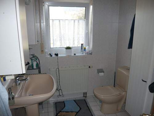 Bad mit Dusche (EG) - 