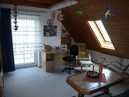 Kinderzimmer 1 (OG, Balkon) - 