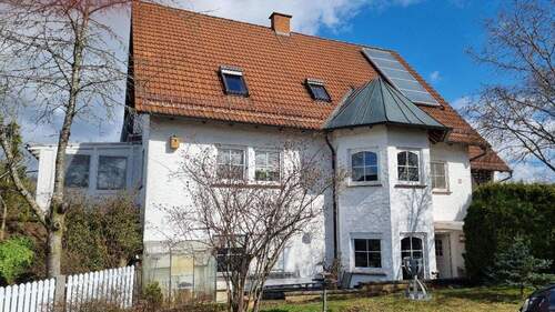 Hausansicht - Traumhaft schön gelegenes Einfamilienhaus mit Einliegerwohnung!
