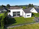 Außenansicht - Design trifft Wohnkomfort - ein Haus, das Maßstäbe setzt!