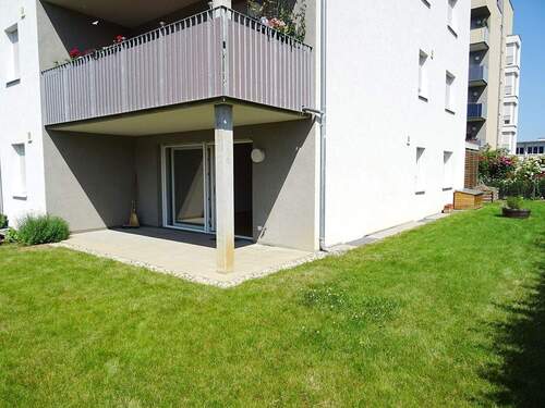 Terrasse und Garten - Leinfelden-Echterdingen: 'Zentral und mit großem Garten' Barrierefreie 3,5-Zimmer-Wohnung